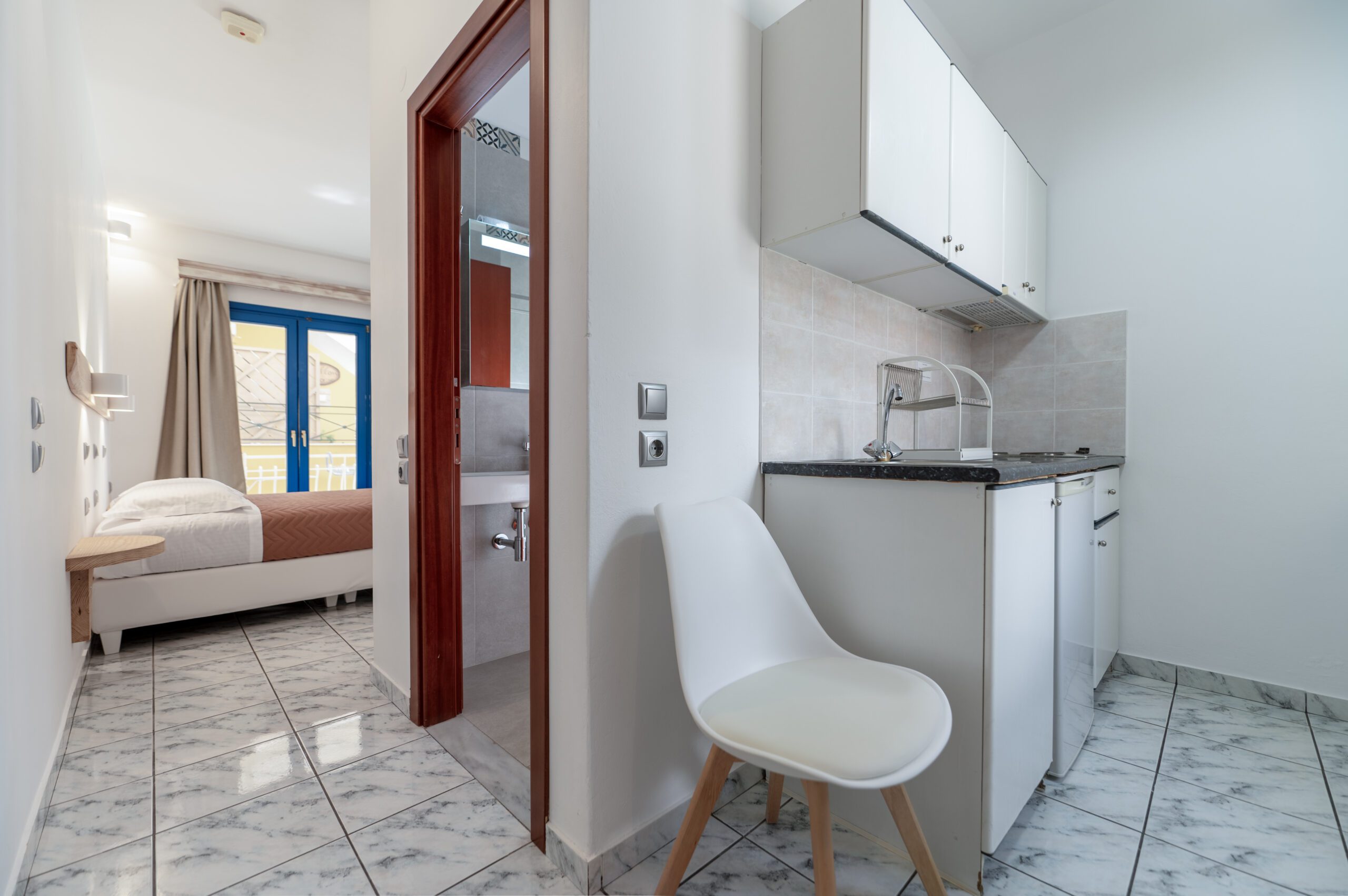 Quiet Studio with Private Balcony Image A_7