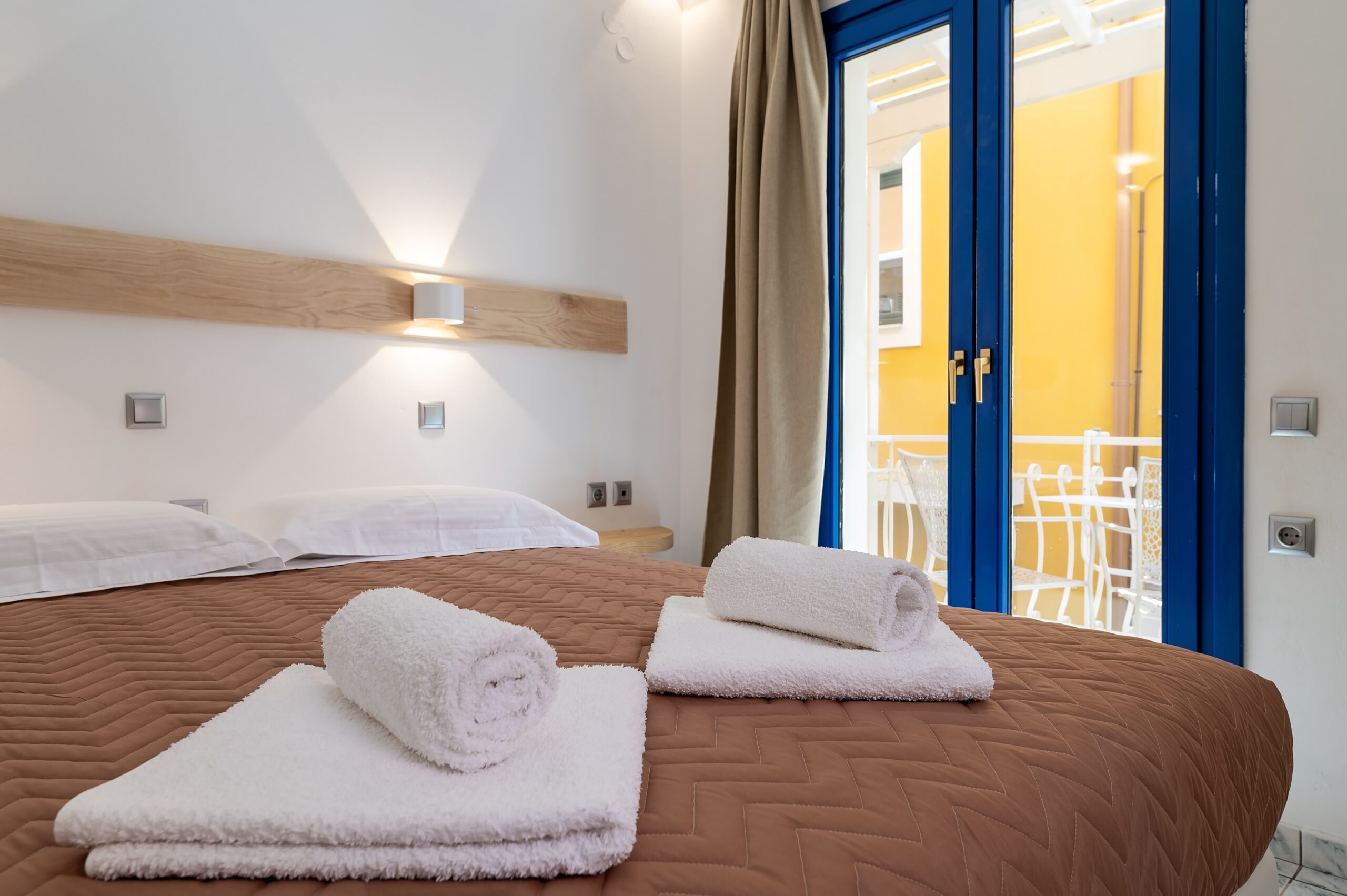 Quiet Studio with Private Balcony Image A_4